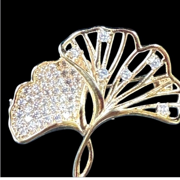 🎁🌍 Ginkgo gold tone w/crystals elegant brooch new in box . Shanghai Boutique - Picture 6 of 9